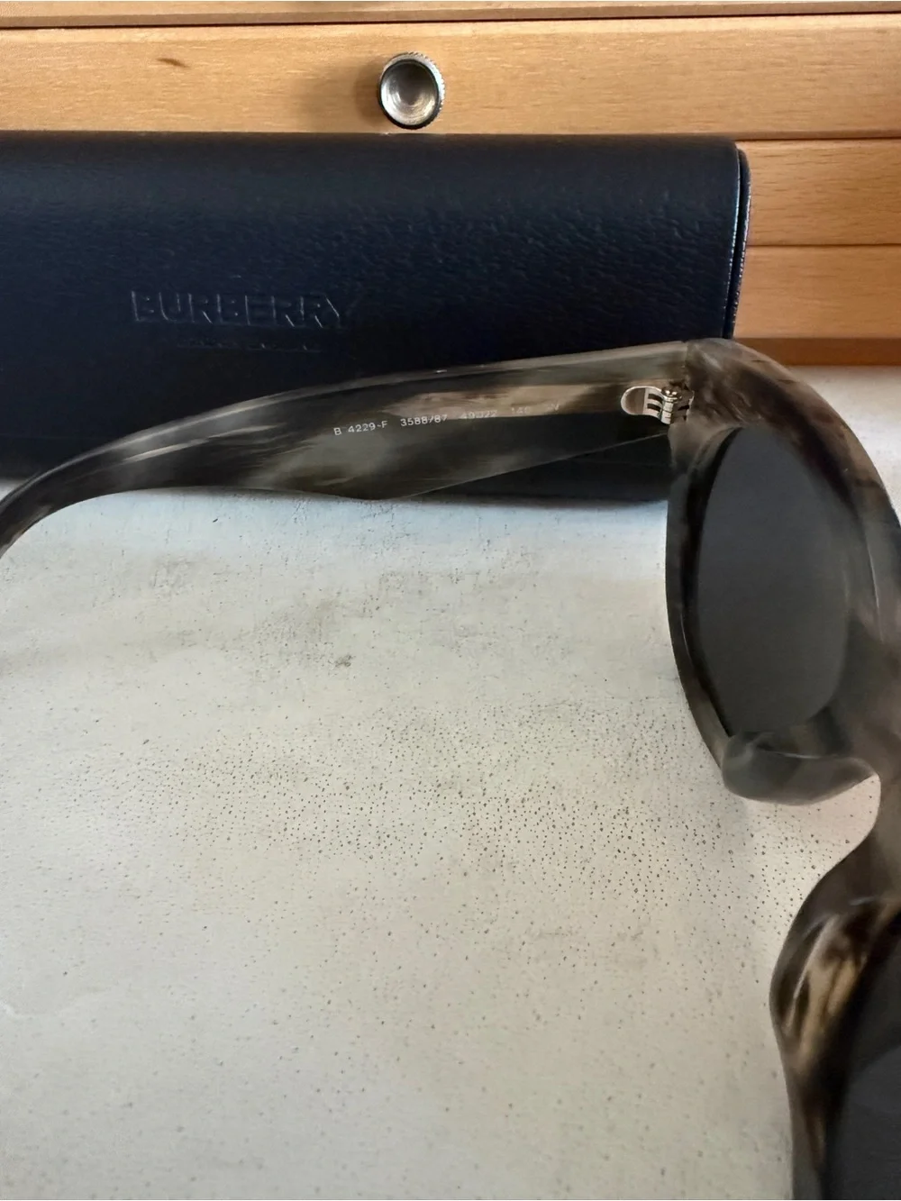 Burberry B4229-F Sunglasses Gray Marble Acetate Oversized Made Italy w Case